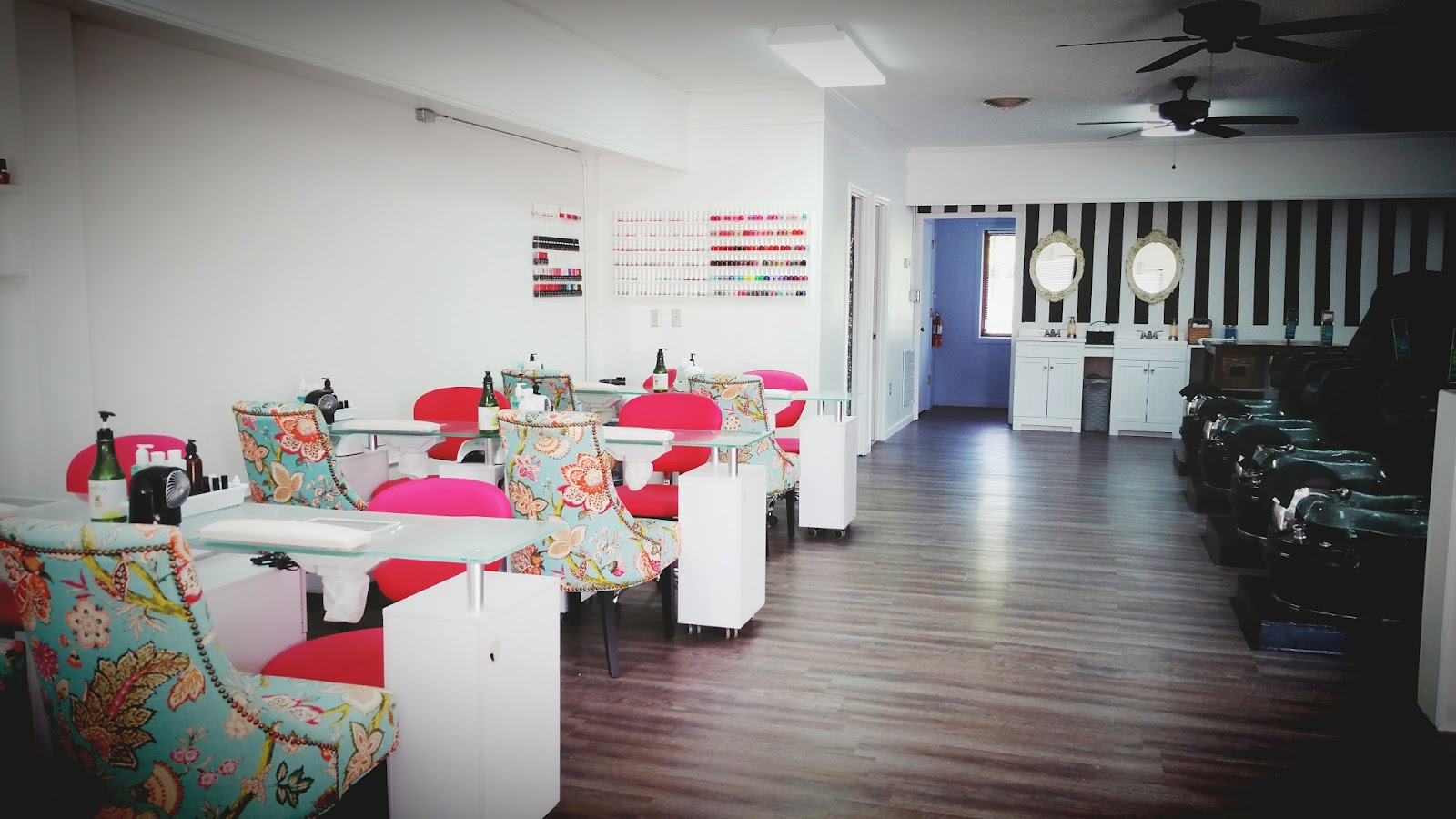 Chic Nails and Spa nail photo 5